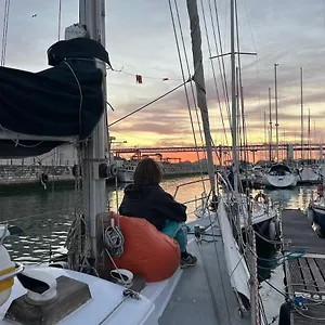 Cozy Marina Sleepaboard - Sail Away Botel